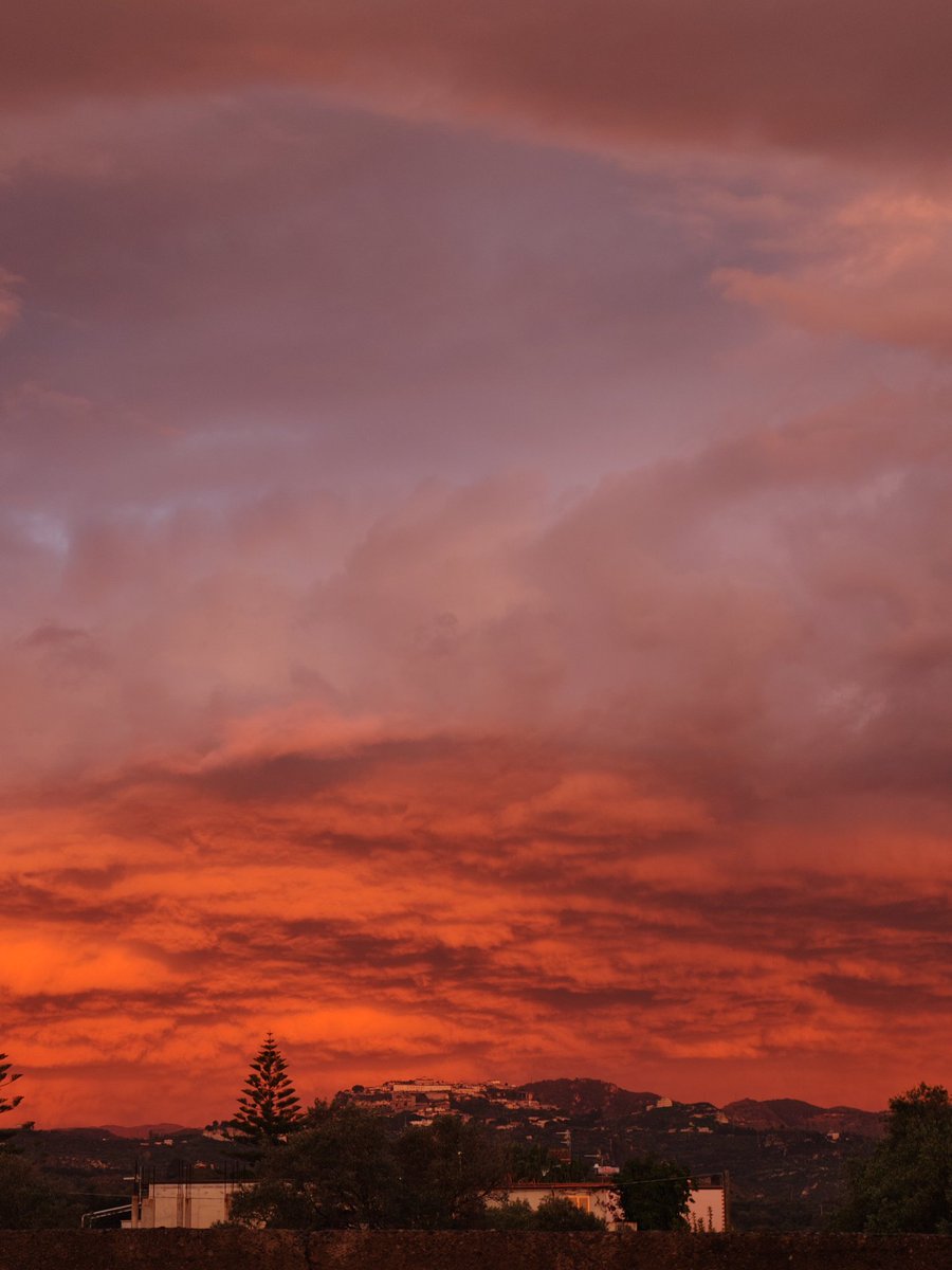 Umastru1's tweet image. #gerace #clouds #red