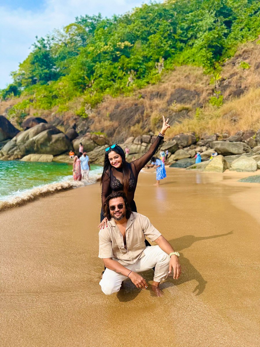 sayantani8's tweet photo. दिलों में तुम अपनी बेताबियाँ लेके चल रहे हो,तो ज़िंदा हो तुम
नज़र में ख्वाबों की बिजलियाँ लेके चल रहे हो, तो ज़िंदा हो तुम.....
#goa #recentthrowback #travelphotography #beach #sand #saltyair #butterflyisland #holidays #travelgram #november #travelstory #traveladdict https://t.co/jPfEzVDxCm