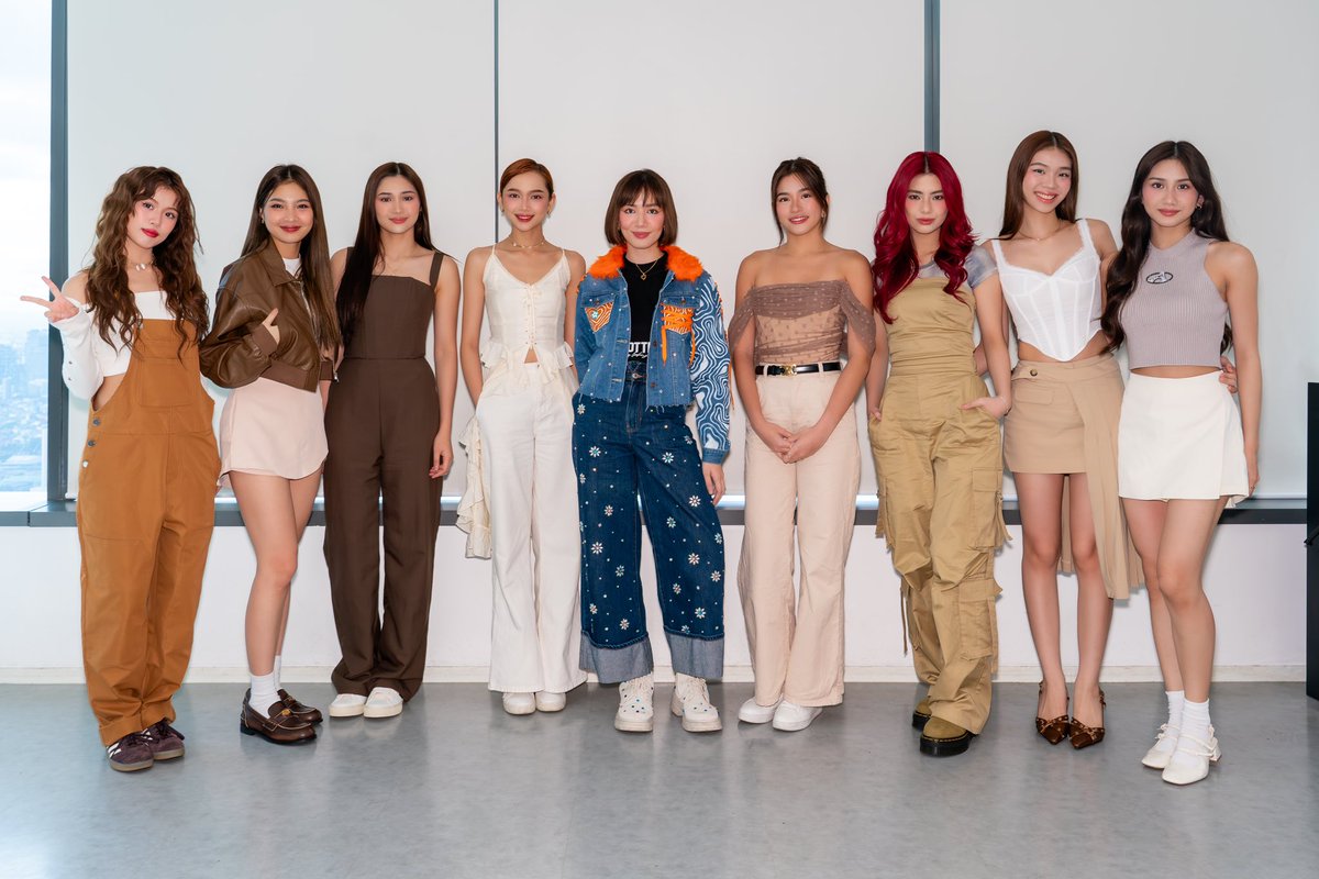 sabsandiego's tweet image. I had to rush my extro yesterday so I could get a pic with The Nation’s Girl Group! 😂🌸

hi @BINI_ph! Thank you sow muchy @ShopeePH team &amp;amp; #MACCosmeticsPH for this opportunity!🧡

OT8!

#ShopeeLiveXBINI #BINI