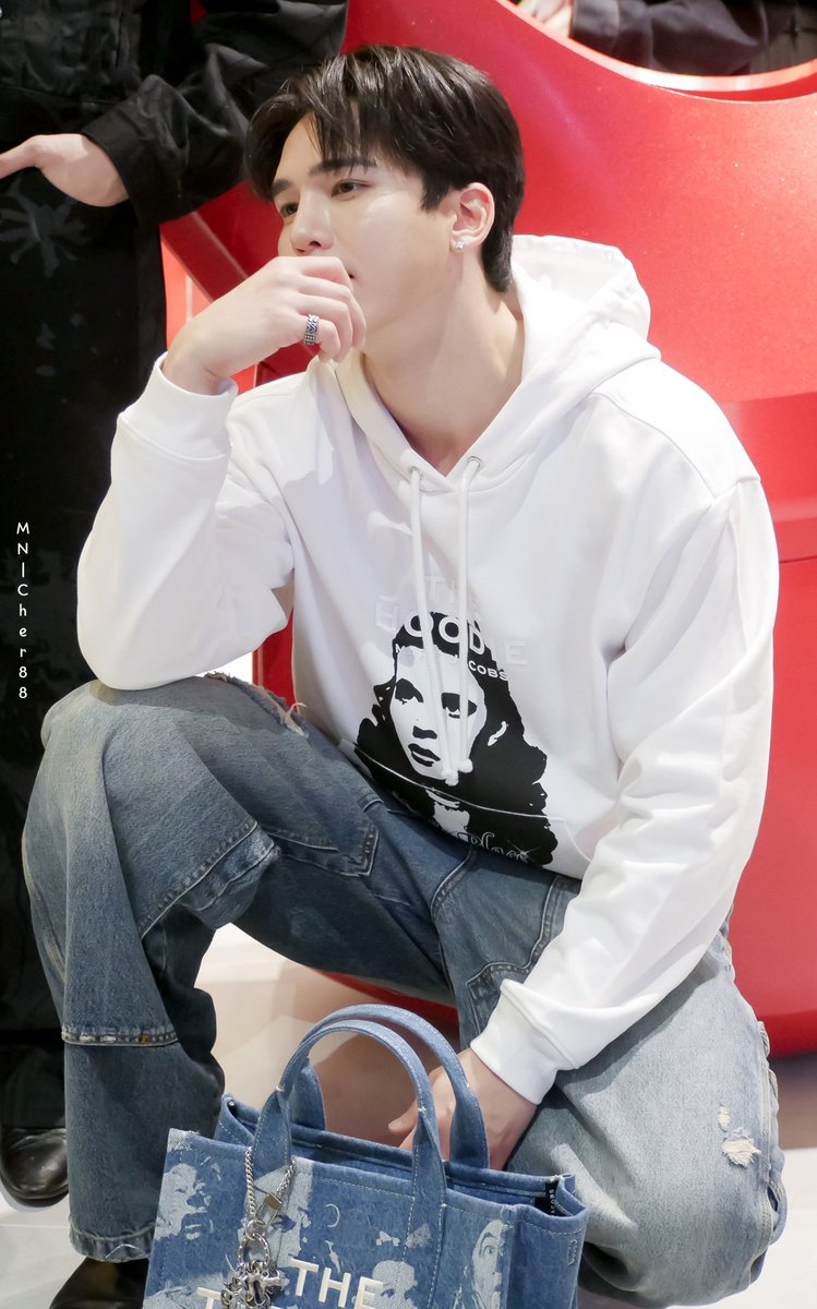 MN_Cher88's tweet photo. 🦖------------------------------------🦖
031224 #MarcJacobsxMaxNet
₊˚⊹ᡣ𐭩Heart melting₊⁺ ♡̶₊⁺
#mmaxmax #ไดโนกรธัสส์ #ฮาร์ทดิสของแม้กณฐ
🦖------------------------------------🦖 https://t.co/MdyN43Ee7E