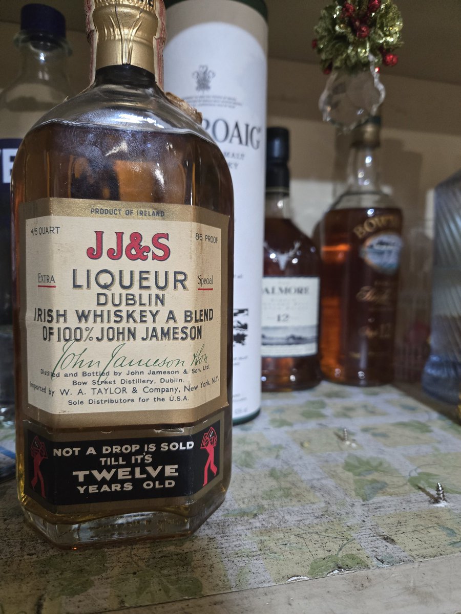 beerguy41's tweet photo. @PaulCharchian any chance you know a whiskey guy that could help me with this? From the 40's or 50's, as far as I can tell... https://t.co/FFBmOrjFvd