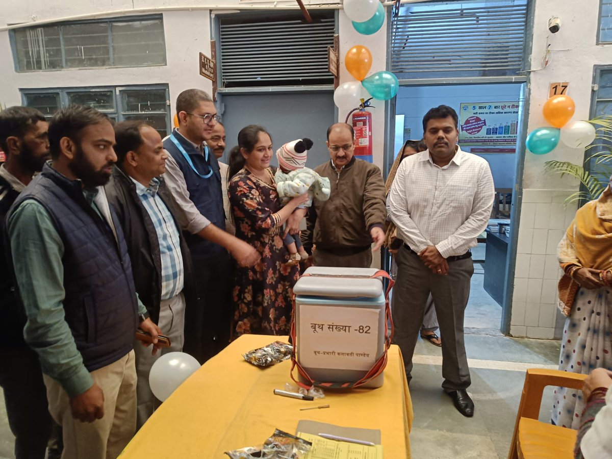 dmsid1's tweet photo. आज जिला अस्पताल, सिद्धार्थनगर में बच्चे को पल्स पोलियो की दवा पिलाकर अभियान का शुभारंभ किया। @CMOfficeUP @UPGovt @InfoDeptUP https://t.co/PXIND5vrqF
