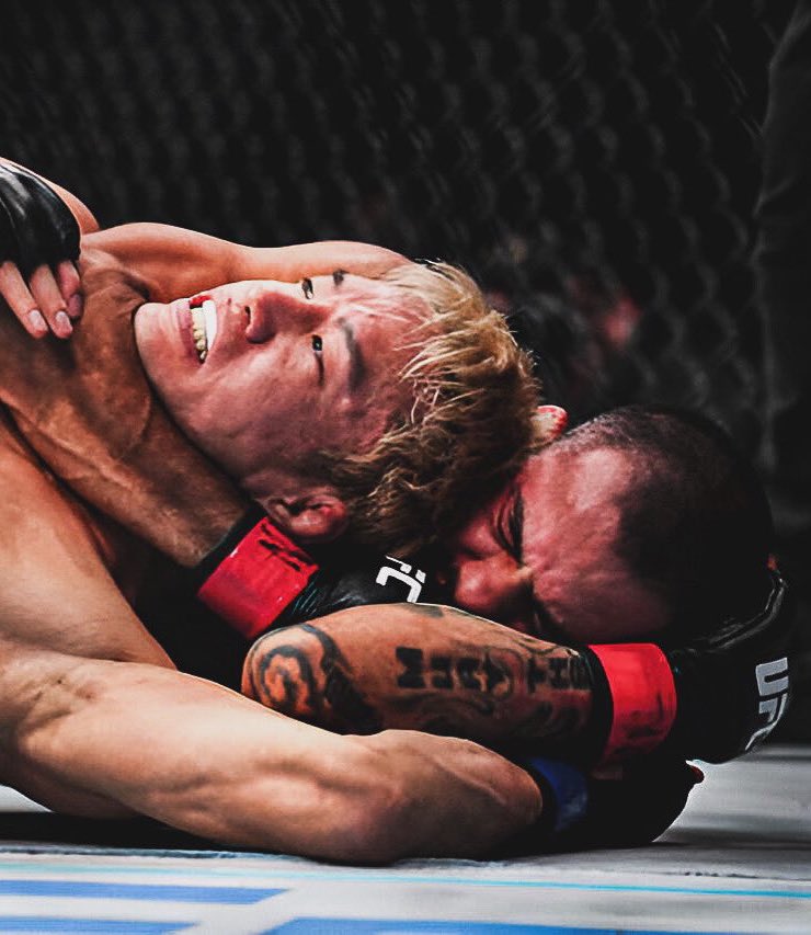 fightpicsgohard's tweet photo. Alexandre Pantoja choked out Kai Asakura (2024)

📸 @ChrisUnger_ https://t.co/Ivl1cAZQTt