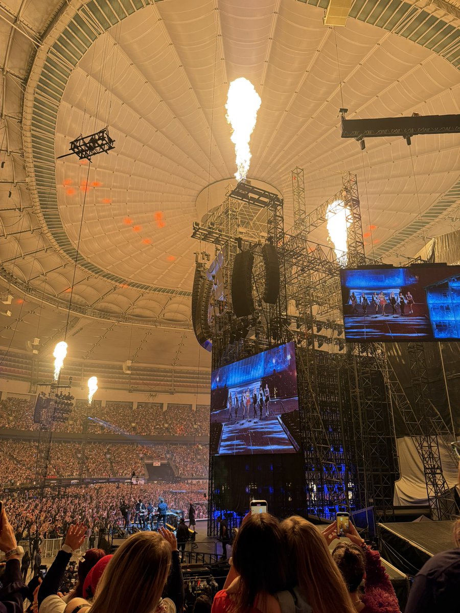 Now we got bad blood (and burnt eyebrows!) #VancouverTSTheErasTour <a href="/taylornation13/">Taylor Nation</a>