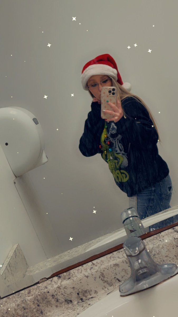 bethbubbles22's tweet photo. The story of the Grinch is one I’ve always loved because it reminds us to be kind and spread love all year, not just at Christmas. 

Because the Grinch didn’t really hate Christmas, he hated the hypocrisy. Deep down, he just wanted to feel loved, even though he was different. https://t.co/OxmYAftin4
