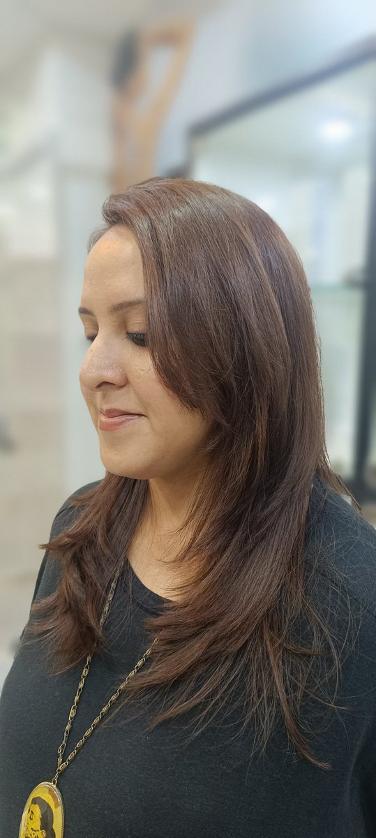 CornerPriscilla's tweet photo. Layered styles, reinvented with modern texturising and blowdrying techniques can give your hair a whole new persona and the wearer a pride in the quality and finish of their well designed mane
#HairVibes #ModernHair #TexturedHair #HairCareTips #HairstylistLove #HairDesign #HealthyHairJourney