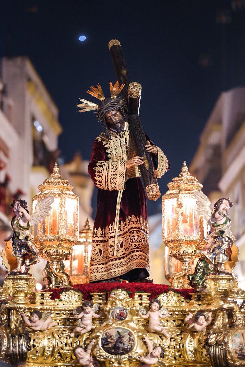 Araqueencrrs's tweet photo. Se Detiene el Tiempo... 
#IICongresoHdadesSevilla #TDSCofrade https://t.co/VVZDrPoDBt