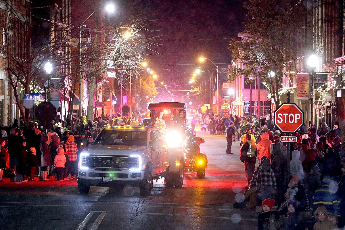 TimBathKT's tweet image. Christmas Parade photos: kokomotribune.com/news/photos-ch…