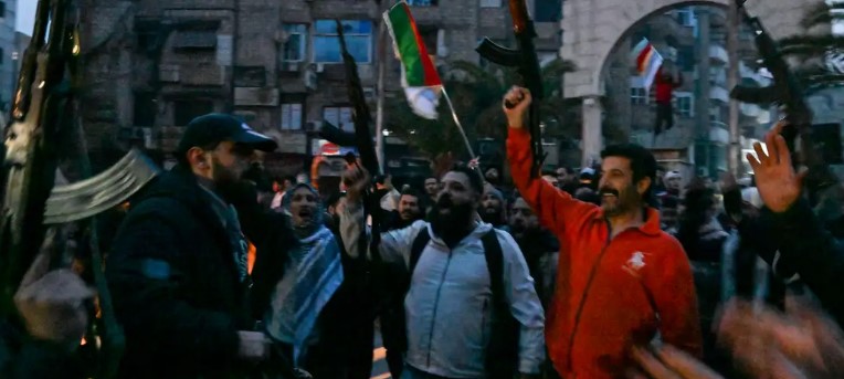muscat_daily's tweet photo. #BreakingNews 
#Syria updates: Rebels enter #Damascus, claim #Assad  has fled 
Syrian state TV airs video announcing ouster of Bashar al-Assad, release of all prisoners in jails. Public rejoices on streets. #WorldNews
Read more here 
https://t.co/UWmhkTBLCB https://t.co/1myERxvfM9