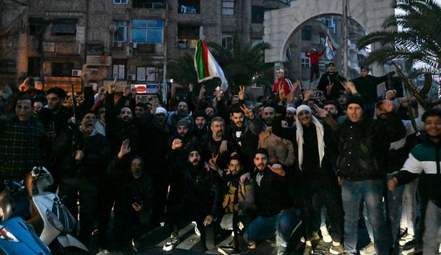 muscat_daily's tweet photo. #BreakingNews 
#Syria updates: Rebels enter #Damascus, claim #Assad  has fled 
Syrian state TV airs video announcing ouster of Bashar al-Assad, release of all prisoners in jails. Public rejoices on streets. #WorldNews
Read more here 
https://t.co/UWmhkTBLCB https://t.co/1myERxvfM9