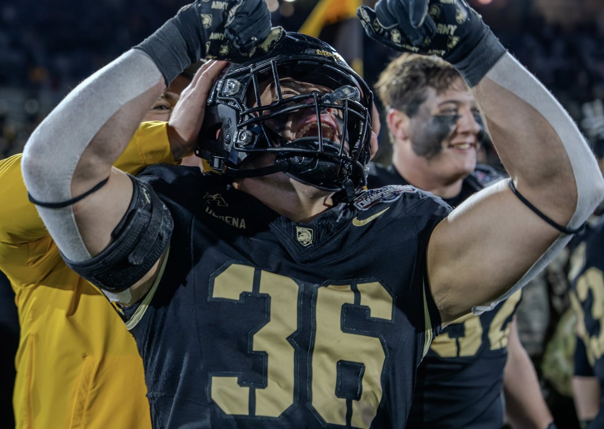 BKKnightNation's tweet photo. PHOTO: Senior linebacker Brett Gerena is one of the heart and soul players on this 11-1 #ArmyFootball team

📸 @MichaelKHeit https://t.co/RU2qfrt4mm