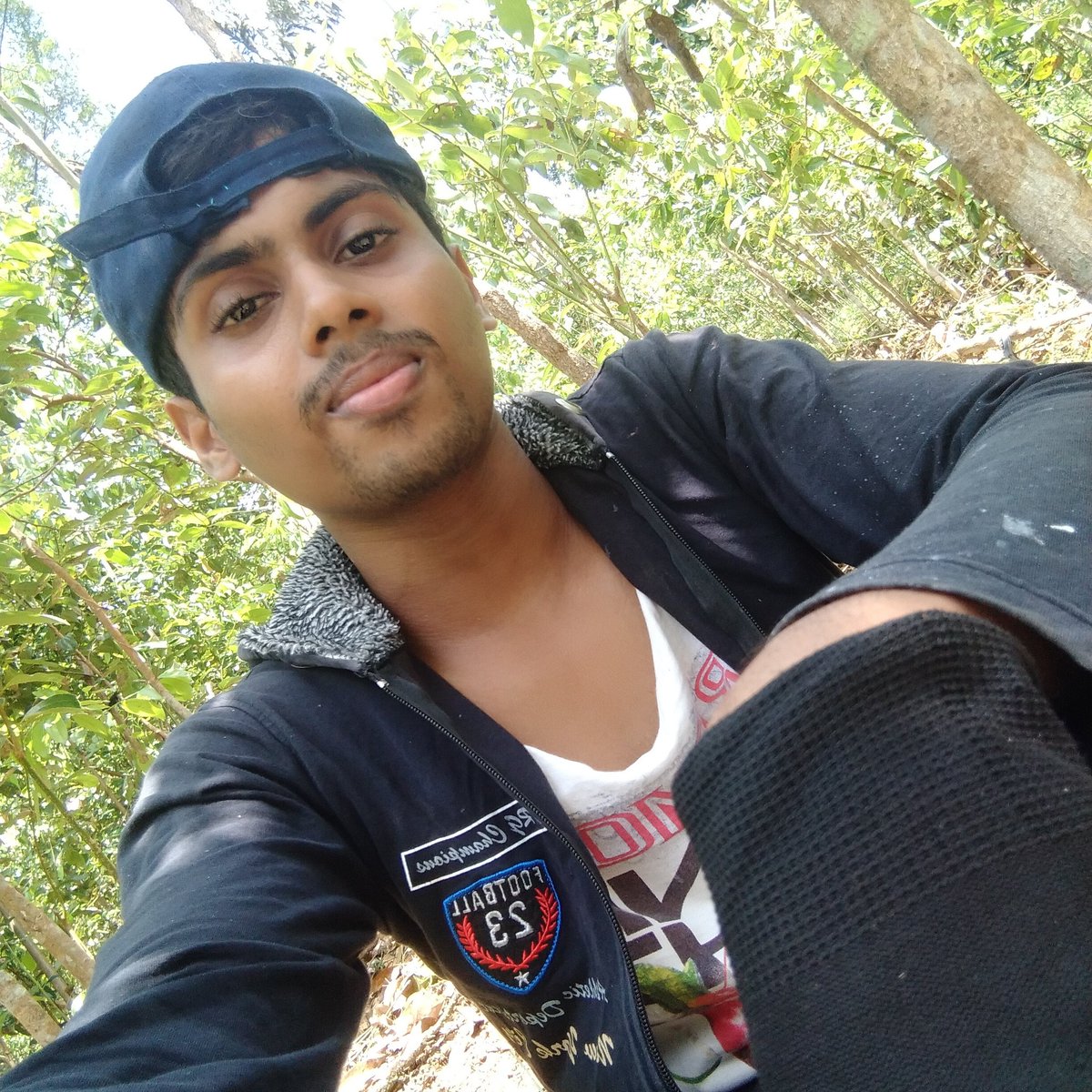 ගෙදරට කෙල්ලත් එක්ක ඇවිදින්න යනවා කියලා,,, කැලෙට වෙලා ඉන්න මම 🤤🤤