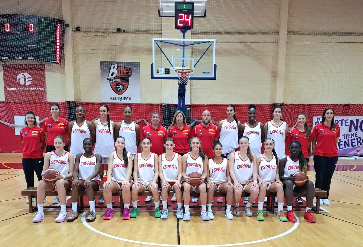 La #U15F 🇪🇸  cierra su trabajo de la concentración de diciembre ‼️

📸 flic.kr/s/aHBqjBUhyz

#SomosEquipo