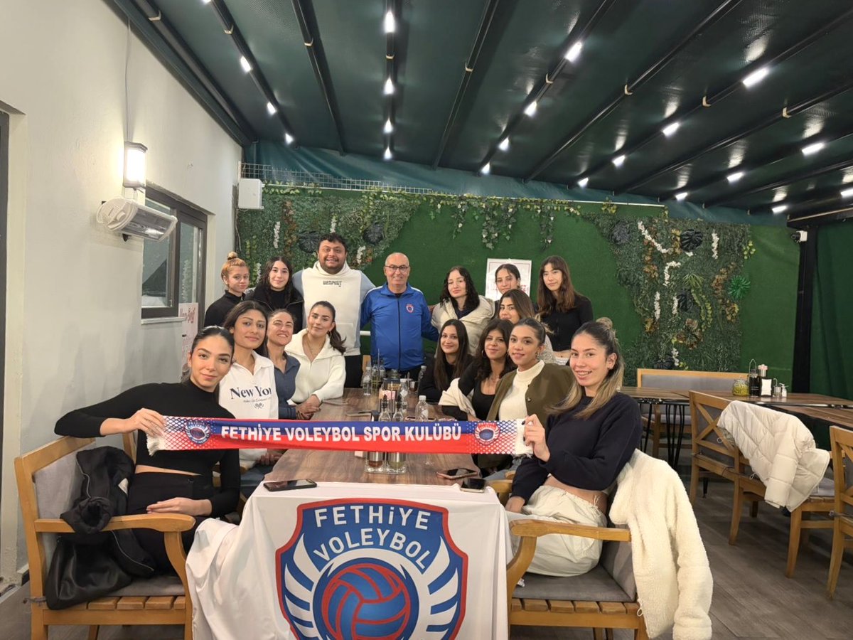 FethiyeSk's tweet photo. 2. Lig Kadın Voleybol A takımımıza Marmaris deplasman maçı öncesinde moral motivasyon yemeği düzenleyen “Yeşil Asma Yaprağı” personeline, sevgili Nazife abla ve Mehmet beylere çok teşekkür ediyoruz...💖🙏🏻#fethiyevoleybolsk
#fethiyevoleybol
#fvs #tvf
#mavimelekler #bizimgızlar https://t.co/QRjXR63uBm