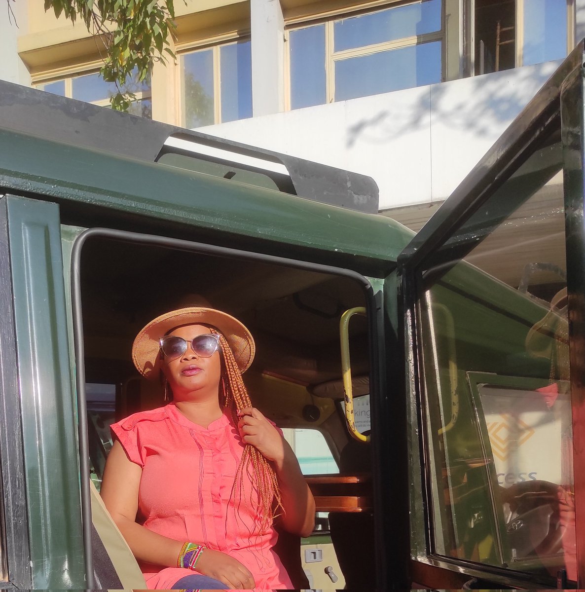 #Sunkissed  Amboseli bound  nimeamua ku' #ShikishaHolzNaKws 
#TuliaCamp courtesy of <a href="/EAluxurytravel/">EAfrica Luxurytravel</a> #TembeaKenya