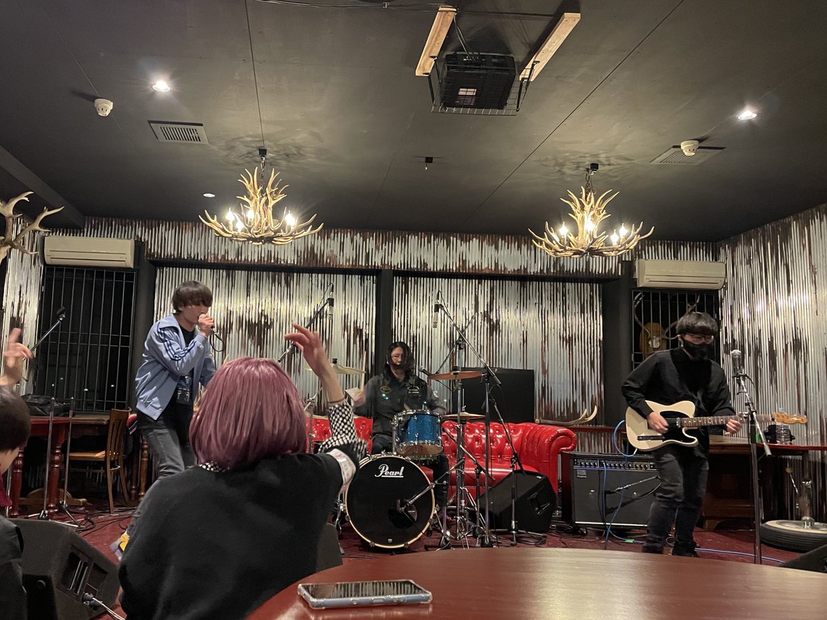 BeatParadox盛岡 in SUNDANCE
サイコプリンス拓＆シモジモズさんのライブ
はっちゃけています！

 #BP盛岡