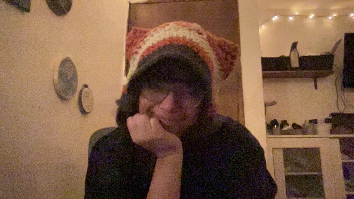 chocomementa's tweet photo. Con la actitud adecuada no hay errores en el crochet, solo felices accidentes 
como este sombrero de gato que iba. a ser un sueter https://t.co/FOdkgjcyqc
