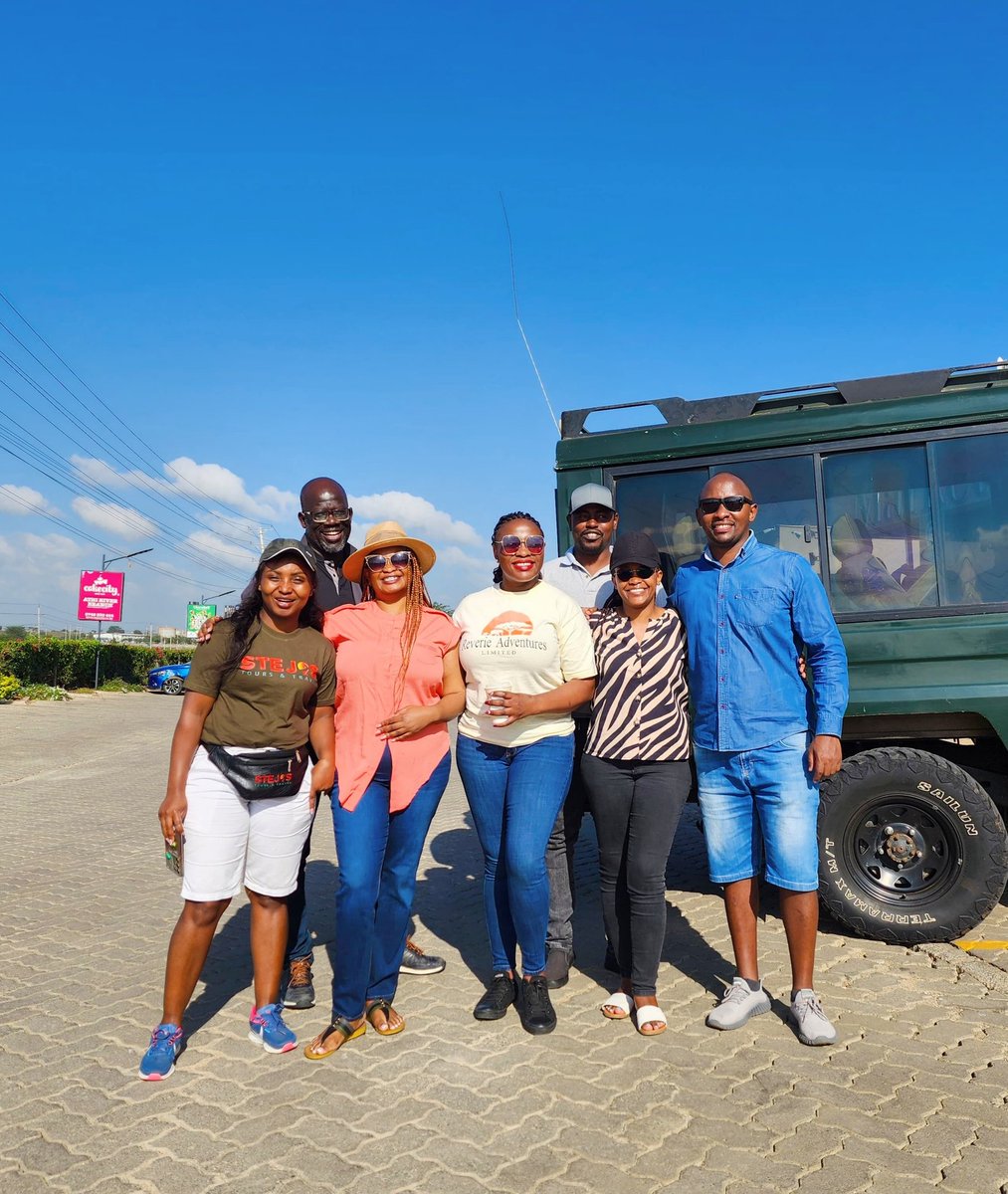 #shikishaholznakws <a href="/KWSKenya/">Kenya Wildlife Service</a>
Let the holidays began follow 
<a href="/EAluxurytravel/">EAfrica Luxurytravel</a> <a href="/Stejos_Tours/">Stejos Tours & Travel</a> 
<a href="/AdventureExpeds/">AdventureExpeditions</a> <a href="/Reverietours/">Reverie Adventures</a> <a href="/cheetahsafaris_/">Cheetah Safaris</a> <a href="/kibariatravel/">KIBARIA TRAVEL</a> 
As we showcase #Amboseli National park courtesy #TuliaCamp &amp; <a href="/SopaLodges_/">Sopa Lodges</a> <a href="/magicalkenya/">Kenya Tourism Board</a> 
#Youdeserveaholidays