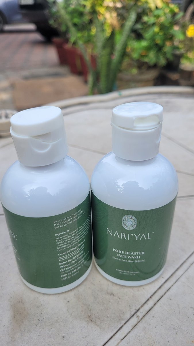 RaynRavi's tweet photo. Received leaked and damaged product.
Already mailed you, and had a conversation over instagram Dm's, also shared all the transaction details and all required information, but still no resolution is given by @NARIYAL_INDIA.
Order ID - Dulae/24-25/18848 https://t.co/sVKbfGGUW5