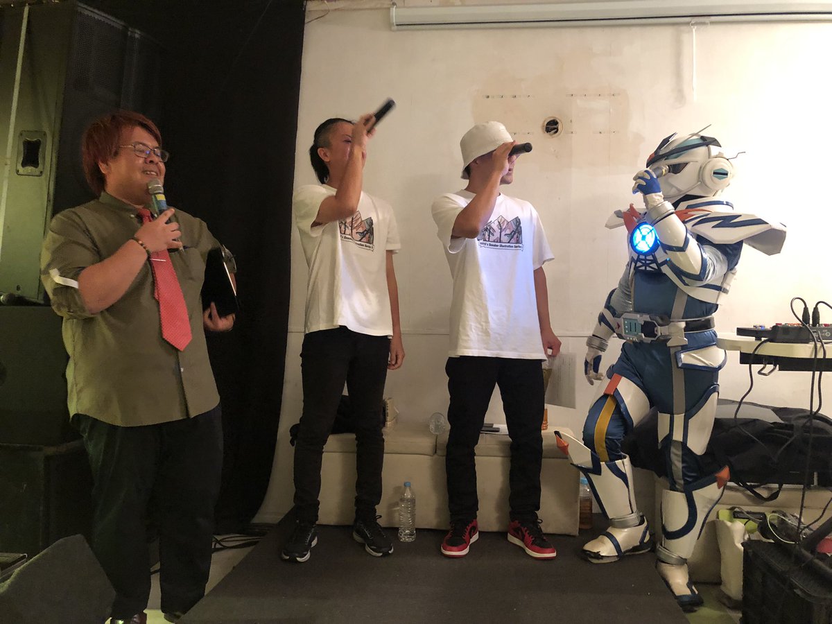 aono_oekaki's tweet photo. アライブさんがお目目にマイク付けてるの見て同じようにしてくれるSub Storyさんノリが良すぎるし、最終的に4人でやってるのおもろすぎるwwww
#ちゅらステ
#SubStory https://t.co/aijIbQJzDh