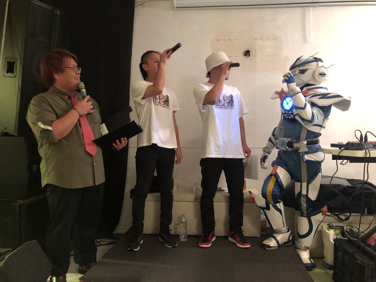 aono_oekaki's tweet photo. アライブさんがお目目にマイク付けてるの見て同じようにしてくれるSub Storyさんノリが良すぎるし、最終的に4人でやってるのおもろすぎるwwww
#ちゅらステ
#SubStory https://t.co/aijIbQJzDh
