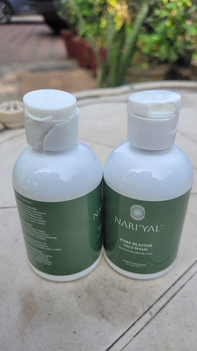 RaynRavi's tweet photo. @NARIYAL_INDIA Received leaked and damaged product.

Already mailed you, and had a conversation over instagram Dm's, also shared all the transaction details and all required information, but still no resolution is given by @NARIYAL_INDIA.

Order ID - Dulae/24-25/18848 https://t.co/qJu395xJIv