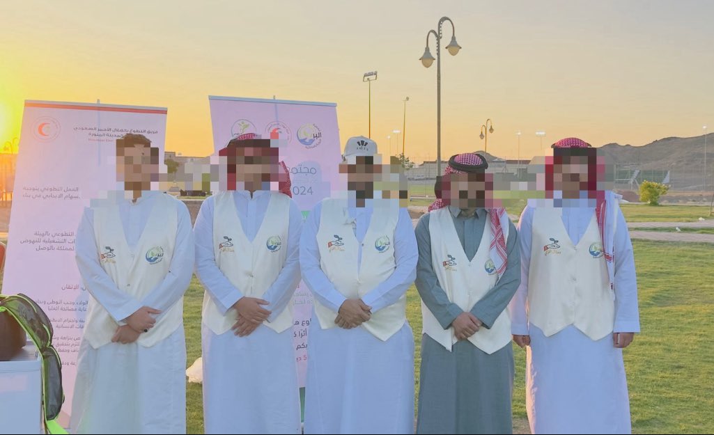 y_athr's tweet photo. "نفّذ فريق أثر التطوعي بالتعاون مع فريق هيئة الهلال الأحمر التطوعي مبادرة مميزة تحت شعار "��جتمع معطاء"، تأكيدًا على أهمية العطاء وتعزيز قيم التطوع في خدمة المجتمع."وذلك بمناسبه اليوم العالمي للتطوع. https://t.co/k7LbsnmYGf