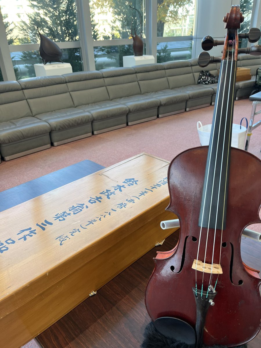 rurigypsyviolin's tweet photo. 楽曲提供させていただいたKingofViolin鈴木政吉さん玄孫のかなさんと小野田社長と共に鈴木政吉第3号ヴァイオリンで初演しました🎻🔥借りてくださった社長、大府市民藝資料館の皆様、直前までメンテナンスしてくださった鈴木バイオリン工房の皆さま貴重な機会を下さり本当にありがとうございました🙇‍♀️✨ https://t.co/sY545rk16u
