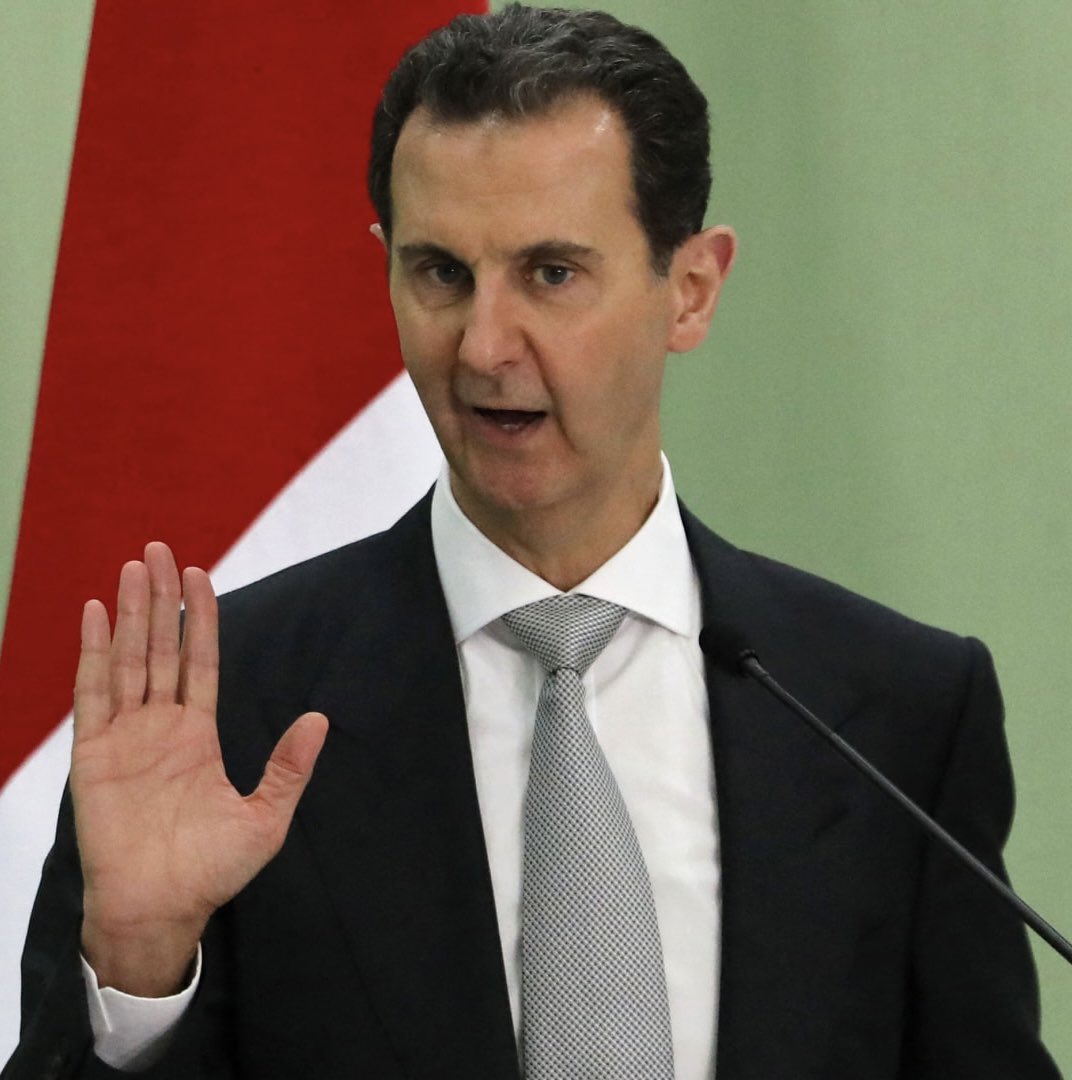 شفت مقطع لتعذيب السوريين من جيش هذا الكلب ياعالم مطلعين جنين من بطن امه وذابحينه 
امنية ارى هذا الكلب يتعذب ويتقطع