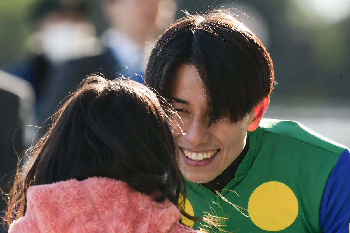 okumasandesu's tweet photo. お子さまプレゼンターへの対応が、
完璧王子様だった中井くん🤴

#中井裕二
2024年12月8日 中京9R 大須特別 https://t.co/4PnOzkmLBo