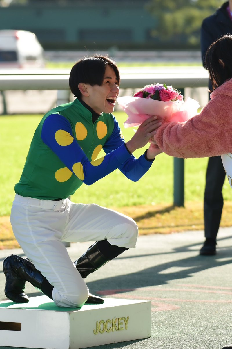 okumasandesu's tweet photo. お子さまプレゼンターへの対応が、
完璧王子様だった中井くん🤴

#中井裕二
2024年12月8日 中京9R 大須特別 https://t.co/4PnOzkmLBo