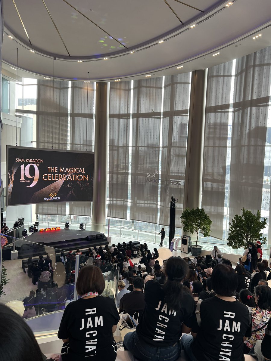 kmkmkaimook's tweet photo. ติดเพื่อนมาก ย้ายขึ้นมารับบทชาวดอยด้วยกันหมด 😂 

JAM X PARAGON
#19thSiamParagonxJAM https://t.co/TMYVeykGrV