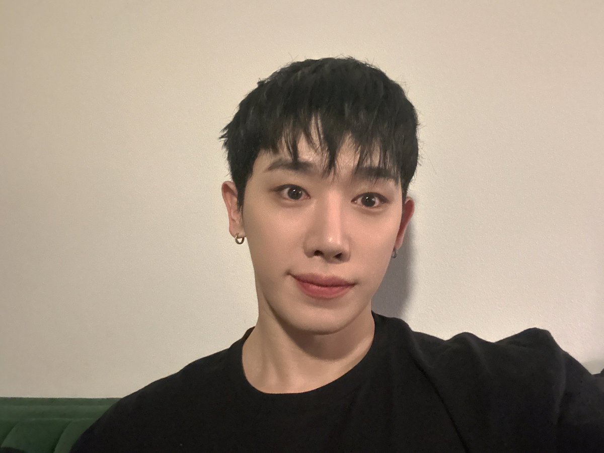 official__wonho's tweet photo. Today’s show was great! Thank you for sharing this fun memory with me. 
I’ll miss you so much Chicago!

#원호 #WONHO
#WELCOMEBACK_WENEE https://t.co/6QoMadTujM