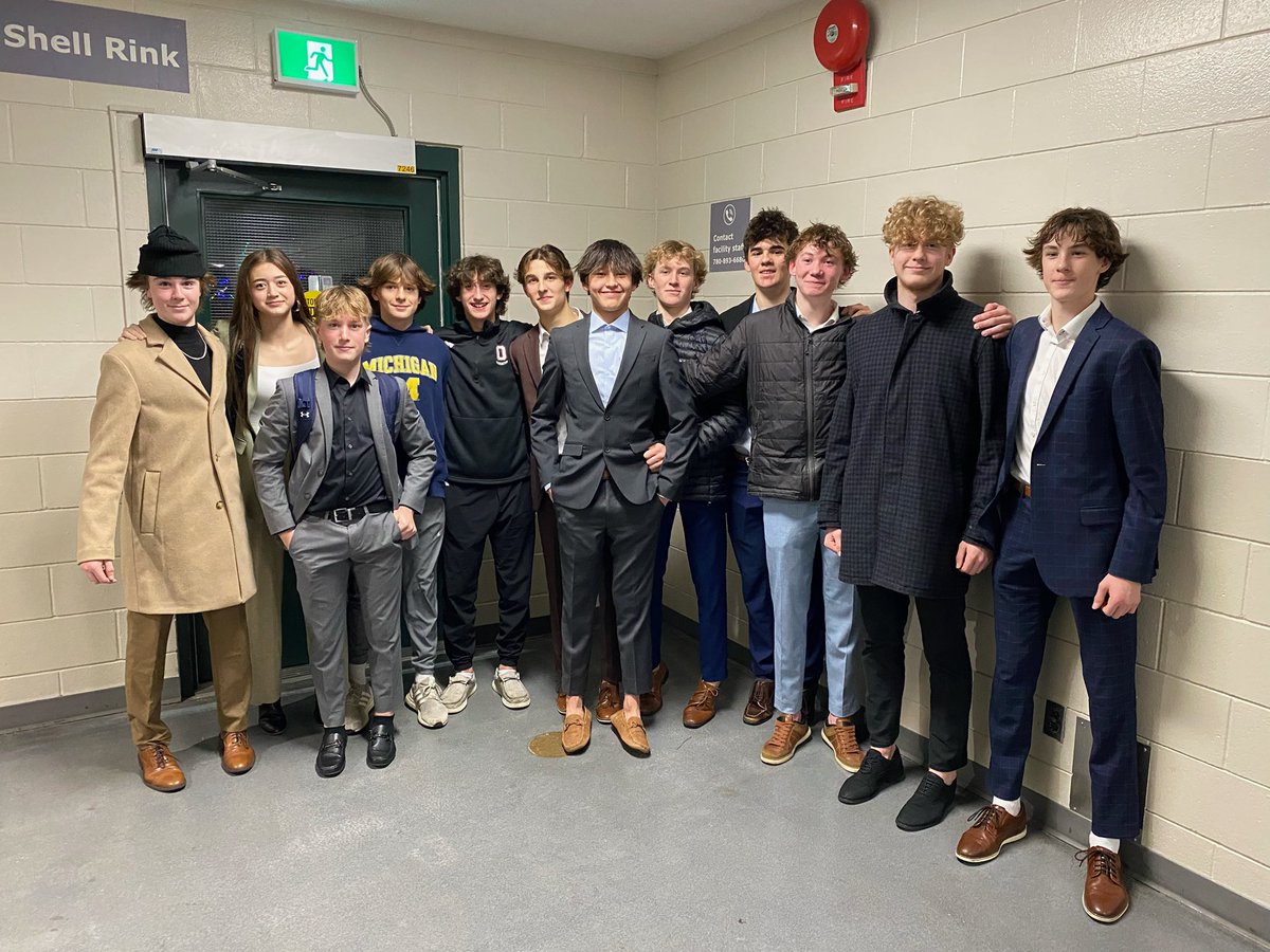 kmbolding's tweet photo. Baby hockey graduates. https://t.co/TsPlOB6kQr