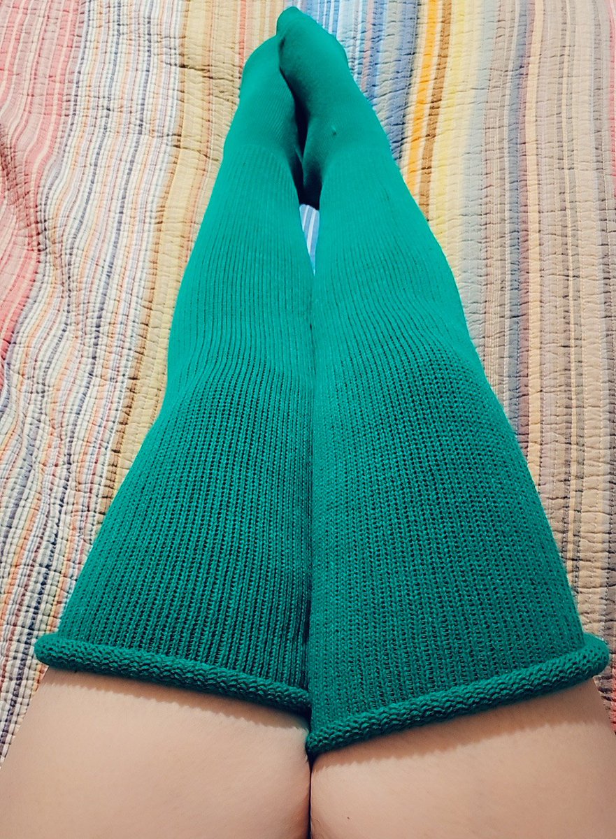 Jaggypie's tweet photo. #SaturdaySocks
These are so comfy and my favorite color! 💚 https://t.co/grXGHYcWr9