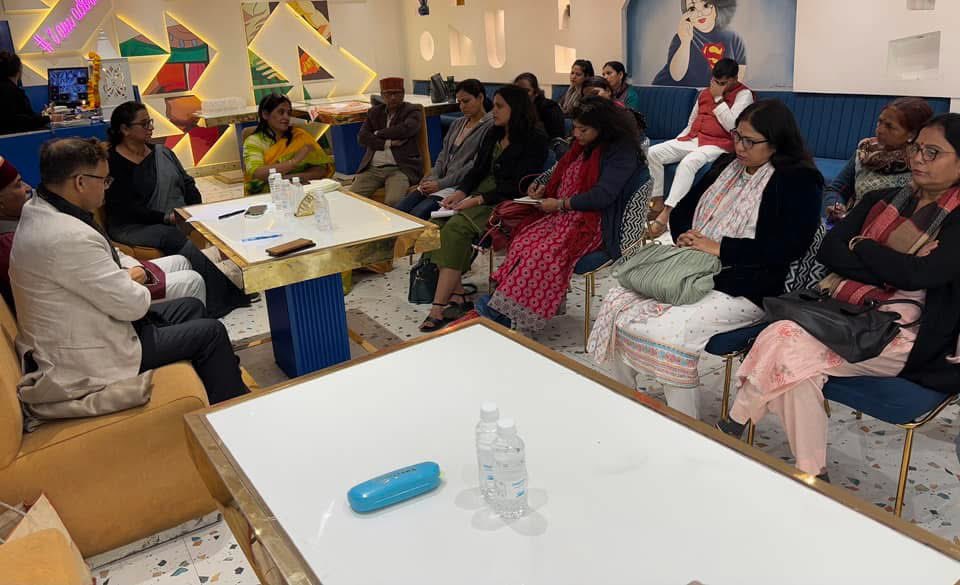 BISYS_Delhi's tweet photo. दिल्ली प्रांत की महिला प्रमुख डॉ रीना कपूर के आवास आदर्श नगर में सम्पन्न हुई जिसमे अखिल भारतीय इतिहास संकलन समिति के राष्ट्रीय संगठन सचिव आदरणीय डॉ बालमुकुंद पांडे भाई साहब, दिल्ली प्रांत के उपाध्यक्ष प्रो. ए. के. दुबे एवं महासचिव डॉ नरेंद्र शुक्ल का सानिध्य प्राप्त हुआ। https://t.co/cA7MQRUqT9