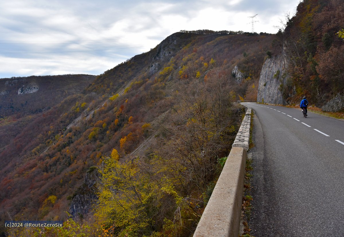 routezerosix's tweet image. Les couleurs de la route du col de Vence en automne 🍂

#coldeVence #Coursegoules #AlpesMaritimes #CotedAzurFrance #RegionSud #BaladeSympa #automne #autumn