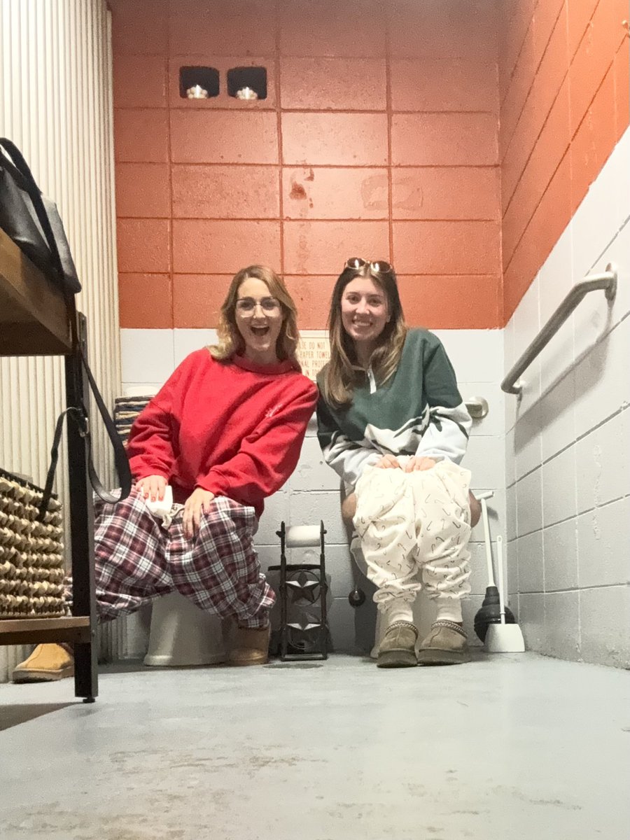 candycustomtv's tweet photo. Birds of a feather shit together 💕 https://t.co/3TTVas8gys
