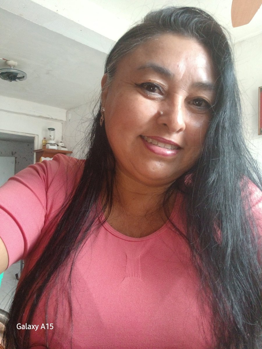 No somos de nadie, pero de vez en cuando le pertenecemos un ratito a quien nos deja la piel, el cuerpo y los pensamientos alborotados .💋

Aaahh y con ganas de un poco más.💋