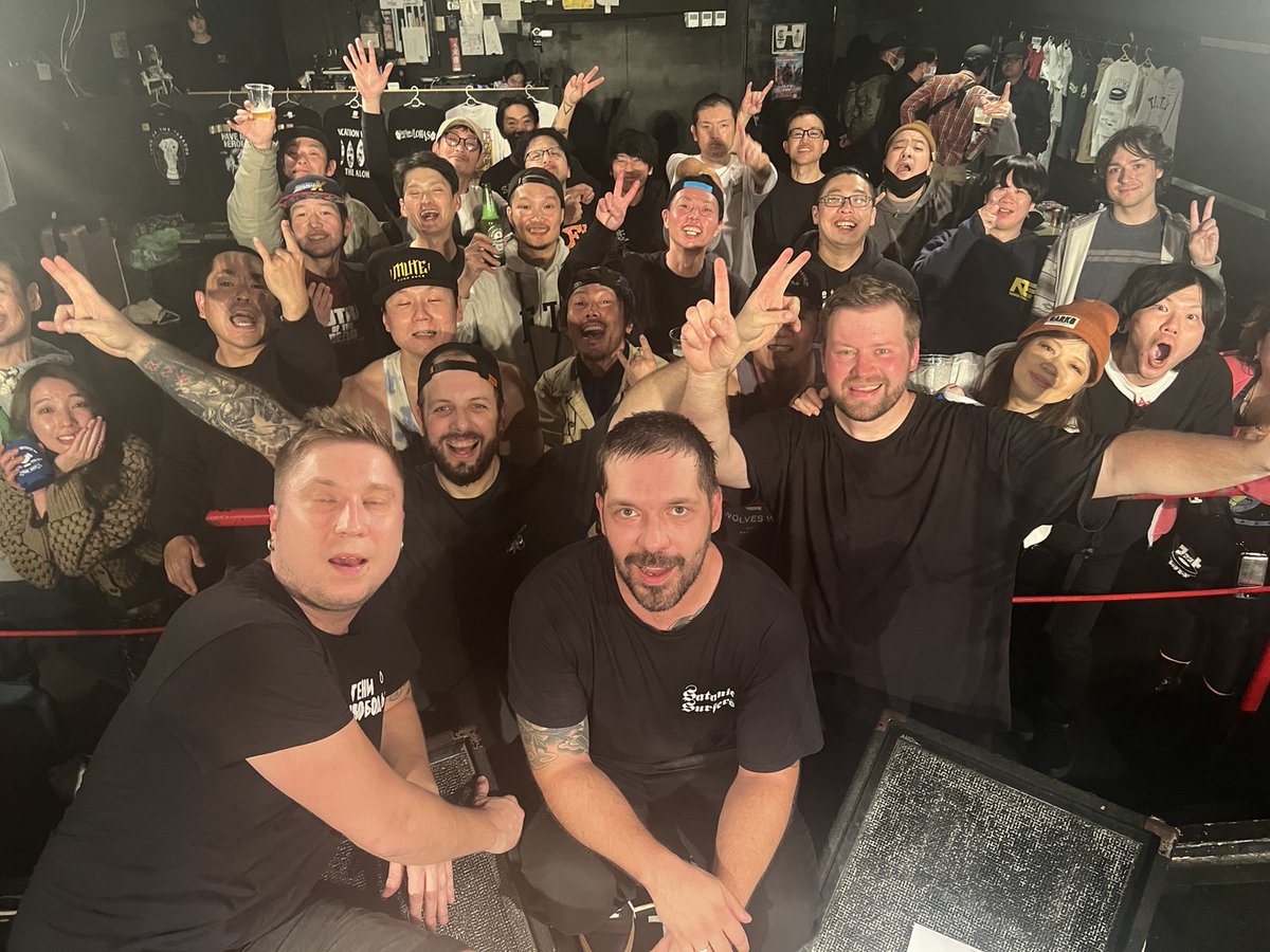 NEUTRAL_BASS's tweet photo. 昨日は
来てくれたお客さん
出てくれたバンドのみんな
合同企画者のSHAMES & KAZOO HALL
HAVE NO HEROESを連れてきてくれたRNR TOURS
ありがとうございました!
終始楽しかった😆
#HAVENOHEROES
#VacationwiththeALOHAS
#TAKEBACKTHEBEERS
#ZENITHANGLE
#strainforus
#SHAMES
#NEUTRAL
#MAGNETNIGHT https://t.co/04zSoztNSJ