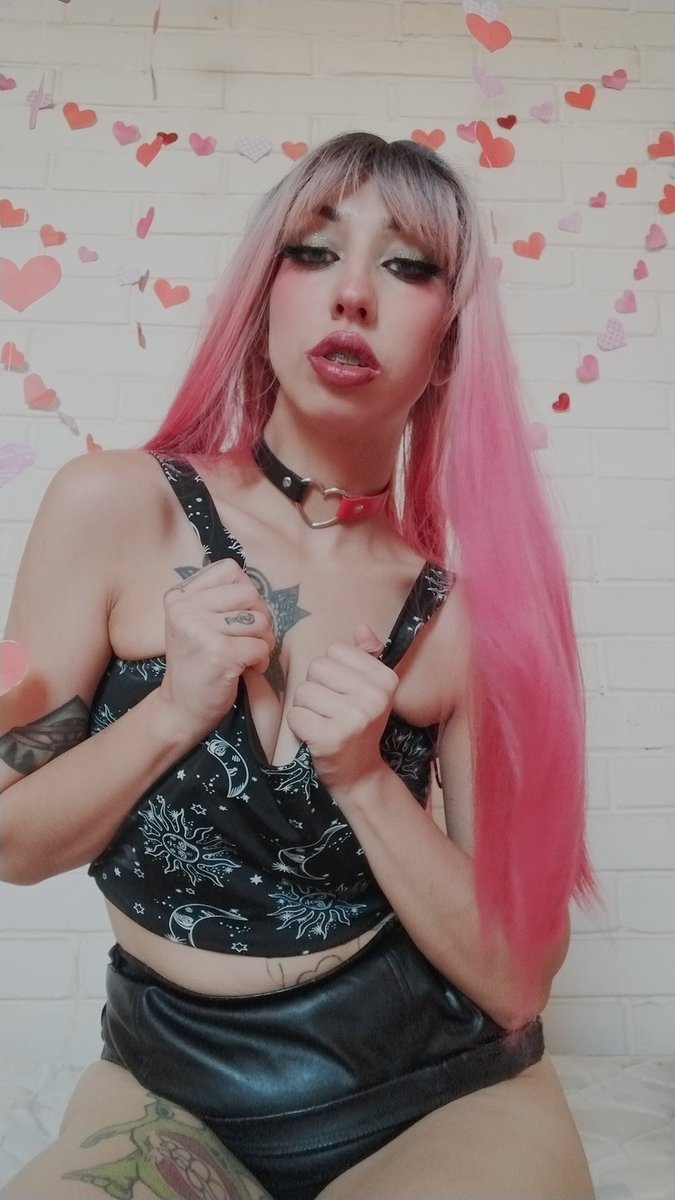 Sussia__'s tweet photo. Ya se viene navidad y quiero un dildo nuevo unu🎄 Sextiemos? Necesito correrme💦  https://t.co/lUJMe0GGfw 🎁 https://t.co/fAdfRN5uJU