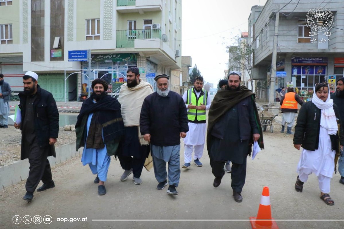 Arhamullah94804's tweet photo. د مزارشريف ښاروال محمد کاظم طارق او د ښاروالیو چارو سمون عمومي ریاست مفتش مولوي ضیاءالدین ضیاء په مشرۍ د ښار په بېلابېلو سیمو کې د پراختیايي پروژو له کاري چارو څخه لېدنه وشوه او د قراردادي شرکتونو استازو ته یې د پروژو پر وخت او ښه کيفيت بشپړولو په موخه لازمې لارښوونې وکړې.
#ولايت https://t.co/u5hZ9tA3Cw