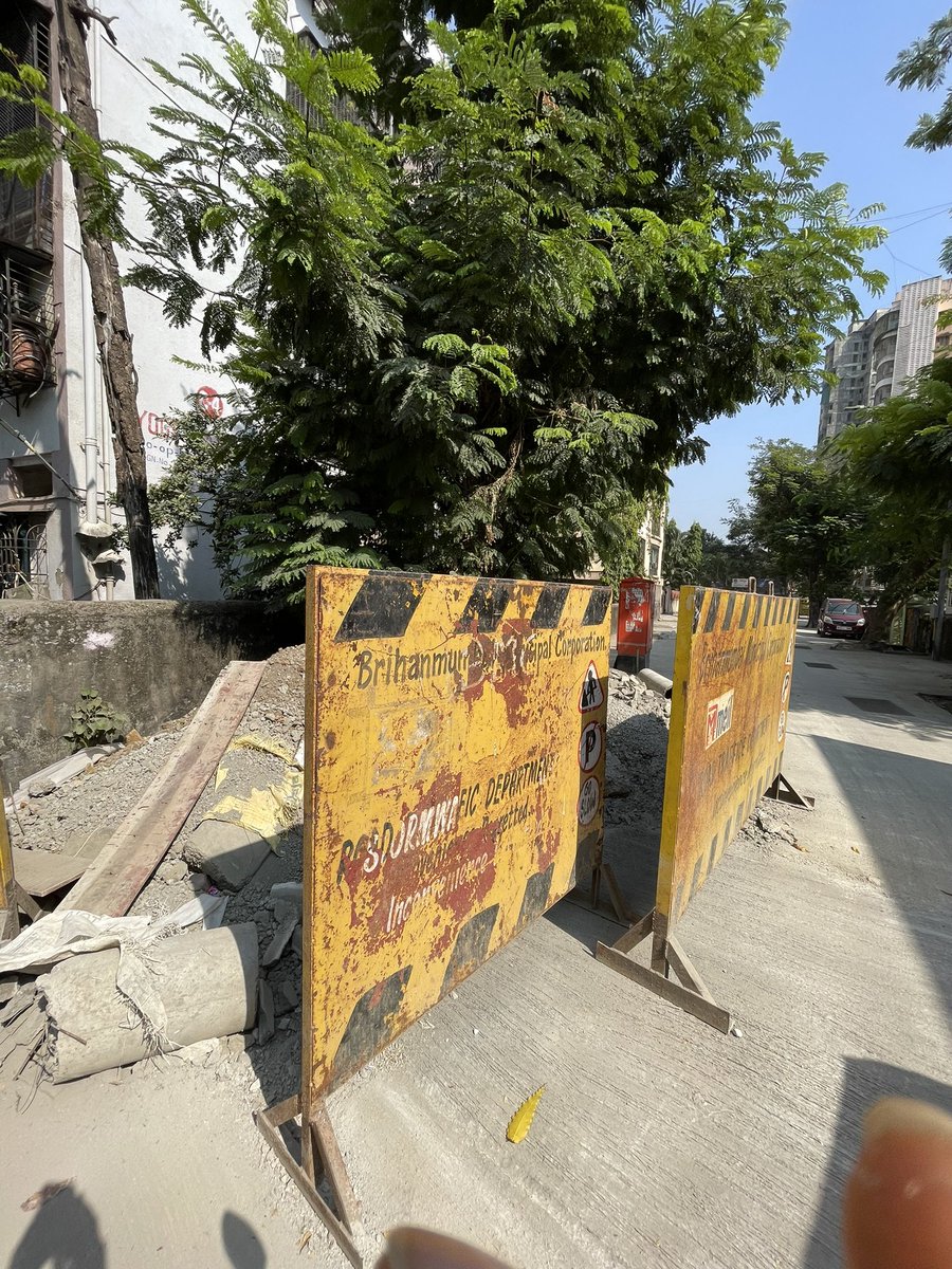 rahilcr7's tweet photo. @dsoni0087 @mybmc @mybmcWardRN @nitin_gadkari @PiyushGoyal @mybmcRoads @SanjayRupadhyay @Dev_Fadnavis @nitin_gadkari 
Respected Sir, below pictures show the condition of road in yogi nagar near yogi castle. The barricades and the dirt has not been removed since a month now. I request you to please assist with this matter. Thank you and appreciate the help. https://t.co/Nd62MMwORL