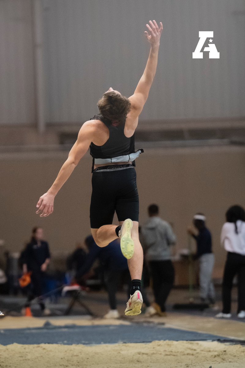 MichaelRHess's tweet photo. First College Meet:
Long Jump - 5.97m (19’7”) PR
60m Hurdles - 9.02 PR
4x400m - 3:35 https://t.co/1JZHQL07cf