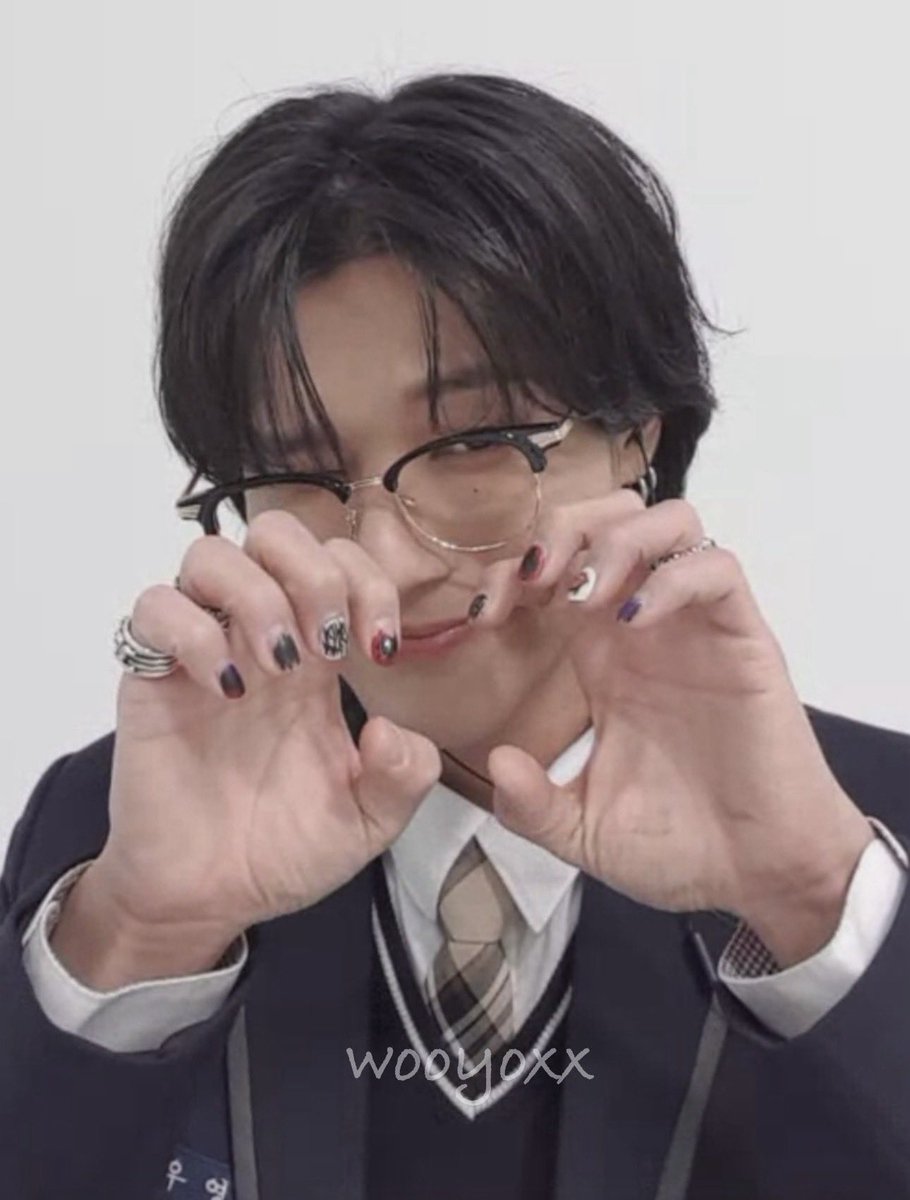 _worldjwy's tweet photo. WOOYOUNG WITH THE GLASSES AND THE NAILS OMGGGGG https://t.co/OfFtakqoTc