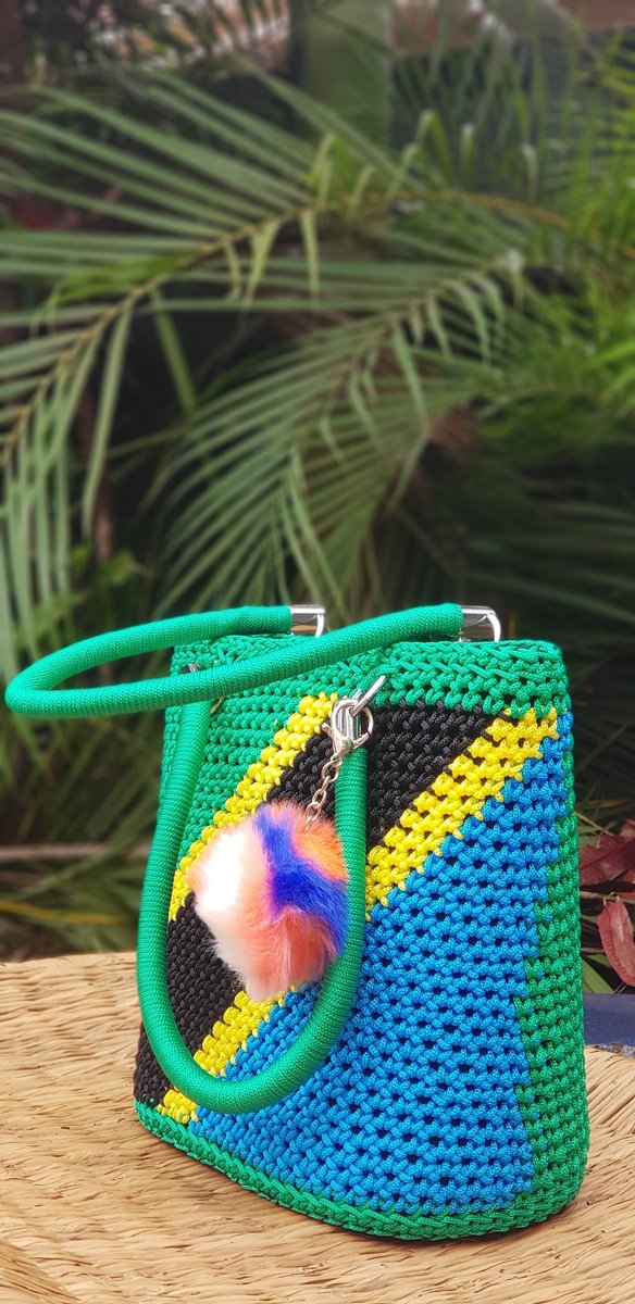 istrivemarket's tweet photo. Steal Alart!!

Get ready to elevate your style this festive season with this stunning handcrafted bag!

And the best part? You can get it for 50% off at istrivemarketplace!

Reach out on +256709710088

#FestiveSeason 
#EndOfYearGifts
#istrivemarketplace https://t.co/4cekZw9YLM