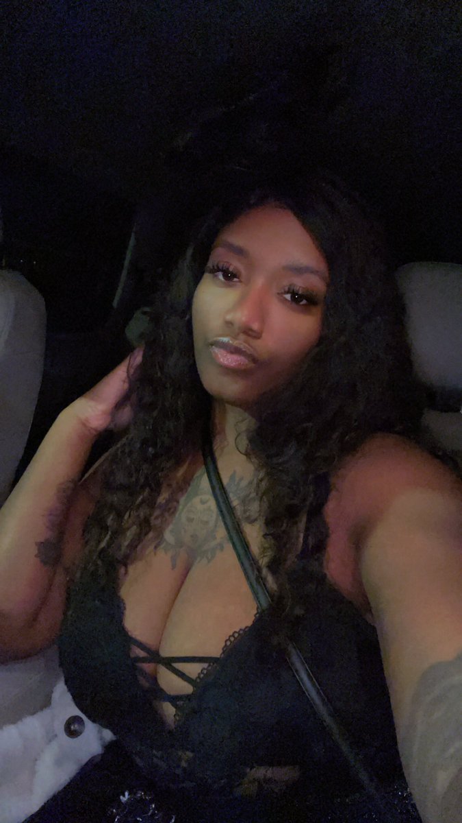 maat_x2's tweet photo. Suppose it’s time to pop out 😌🤭 https://t.co/Cje2fkk7zu