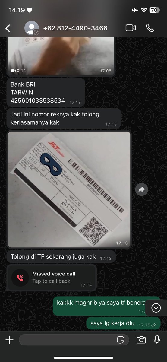 _bukanpermen's tweet photo. Dengan alibi dia udah ngevidioin semua prosesnya, terus selesai tuh packing resi keluar dongg. dia minta DP 500. tapi pas gue cek resinya via web kok blm muncul dia bilang resi akan muncul 1x24 jam https://t.co/RjUwbi6CXy
