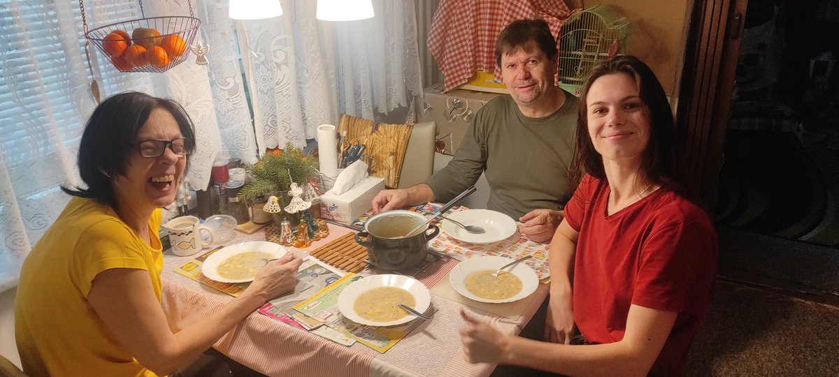 SnorkJantar44's tweet photo. Společný předvánoční oběd 🤗 https://t.co/wDUU86BrdA