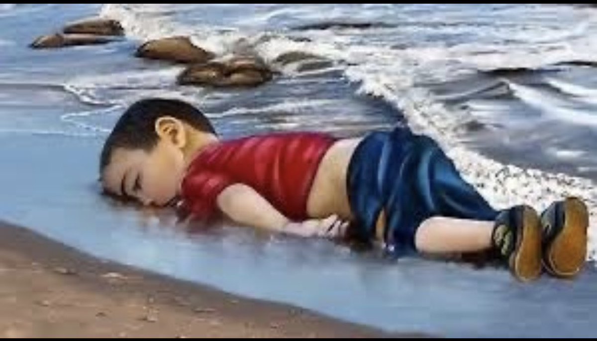 13 yılda ölen 400 bin kişi
Yurdundan edilen 10 milyon insan…
Ve Aylan bebek…

Suriye bugün yeniden doğdu…